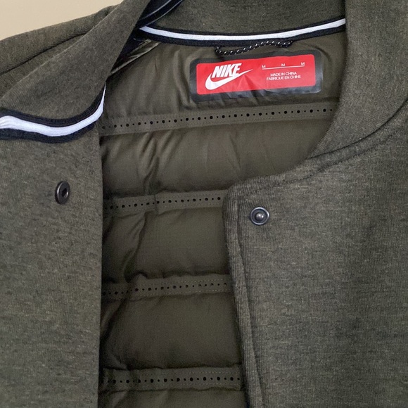 NIKE Aeroloft Tech Fleece Bomber Jacket - Picture 12 of 15